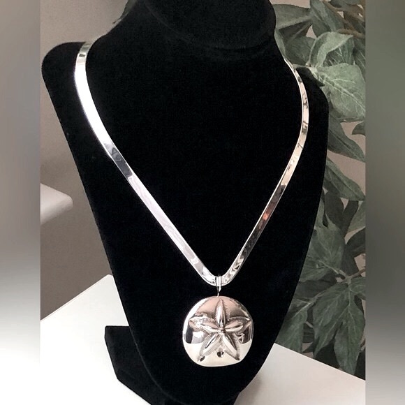 Silver Plated Necklace with Silver Sand Dollar Pendant/Brooch - Picture 8 of 13